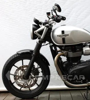 TRIUMPH STREET TWIN