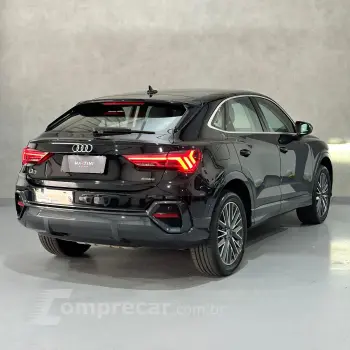 Q3 Performance 2.0 TFSI Tiptr. Quattro