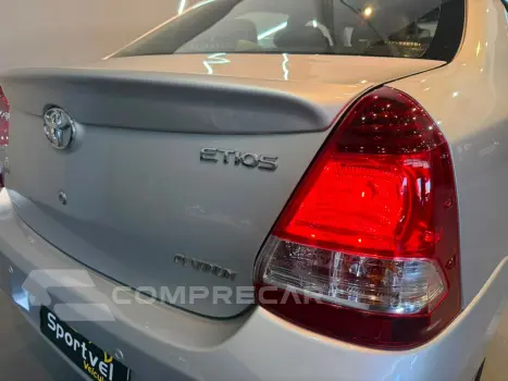 Etios 1.5 Platinum Sedan 16V Flex 4P Automático