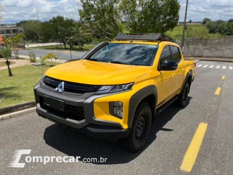 Mitsubishi L200 TRITON 2.4 16V TURBO DIESEL SPORT SAVANA CD 4P 4X4 AUTO 4 portas