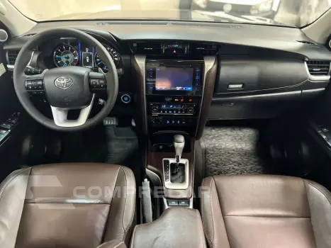 Hilux SW4 2.8 16V 4P SRX 4X4 7 LUGARES TURBO DIESEL AUTOMÁTI