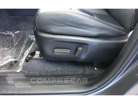 HILUX SW4 2.8 D-4D TURBO DIESEL SRX PLATINUM 7L 4X4 AUTOMÁTI