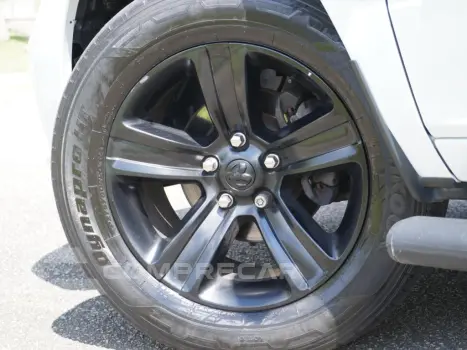 CLASSIC 5.7 V8 GASOLINA LARAMIE NIGHT EDITION CD 4X4 AUTOMÁT