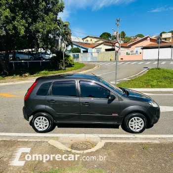 FIESTA 1.6 MPI Class Hatch 8V