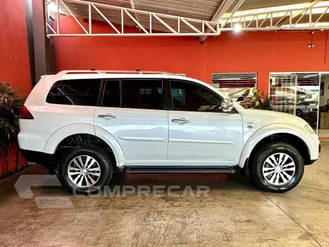 PAJERO 3.5 HPE 4X4 7 LUGARES V6 24V FLEX 4P AUTOMÁTICO