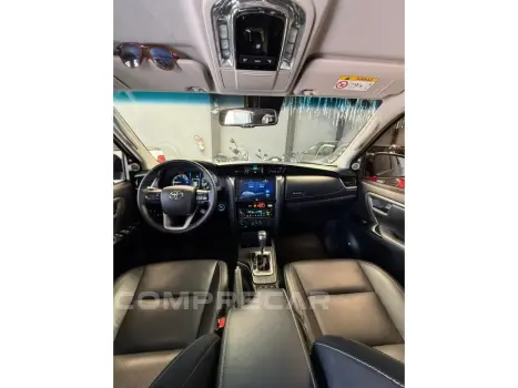 HILUX SW4 2.8 D-4D TURBO DIESEL SRX 7L 4X4 AUTOMÁTICO