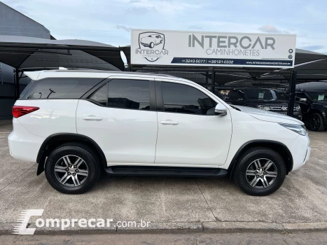 Toyota HILUX SW4 2.7 SR 7 Lugares 4X2 16V 4 portas