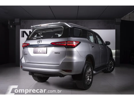 HILUX SW4 2.8 D-4D TURBO DIESEL SRX 7L 4X4 AUTOMÁTICO