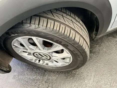 UP! CROSS 1.0 TSI TOTAL FLEX MEC. 4P