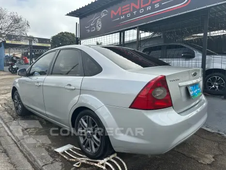 FOCUS SEDAN