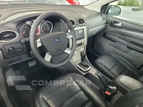 FOCUS HATCH - 2.0 GLX 16V 4P AUTOMÁTICO