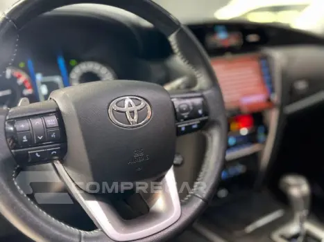 HILUX SW4 - 2.8 D-4D TURBO SRX 7L 4X4 AUTOMÁTICO