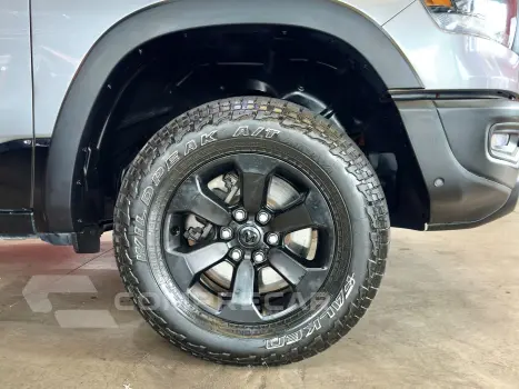 1500 5.7 V8 GASOLINA REBEL CD 4X4 AUTOMÁTICO