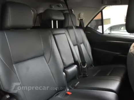 HILUX SW4 - 2.8 D-4D TURBO SRX 4X4 AUTOMÁTICO