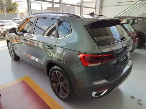 TAOS 1.4 250 TSI TOTAL FLEX COMFORTLINE AUTOMÁTICO