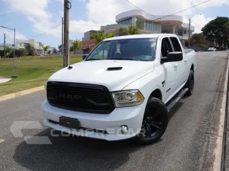 CLASSIC 5.7 V8 GASOLINA LARAMIE NIGHT EDITION CD 4X4 AUTOMÁT