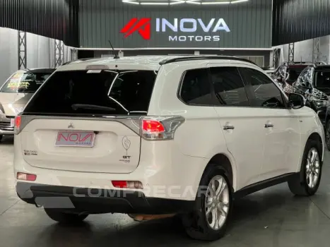 OUTLANDER - 3.0 GT 4X4 V6 24V 4P AUTOMÁTICO