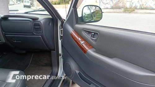 S10 2.4 MPFI Executive 4X2 CD 8V