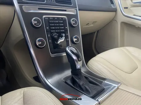 XC60 2.0 T5 DYNAMIC FWD TURBO GASOLINA 4P AUTOMÁT