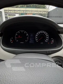 AZERA 3.3 MPFI GLS Sedan V6 24V