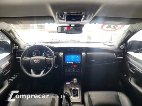 HILUX SW4 2.8 D-4D TURBO DIESEL SRX 7L 4X4 AUTOMÁ