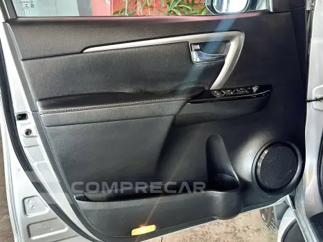 HILUX SW4 2.8 D-4D TURBO DIESEL SRX 4X4 AUTOMÁTICO