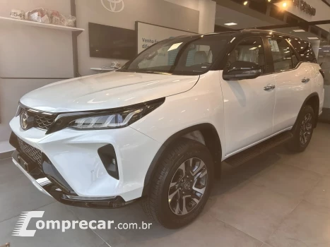 Toyota HILUX SW4 2.8 D-4D TURBO DIAMOND 7L 4X4 AUTOMÁTICO 4 portas