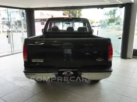 F-250 3.9 XLT 4X2 CS DIESEL 2P MANUAL