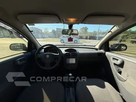 CORSA 1.4 MPFI Premium Sedan 8V