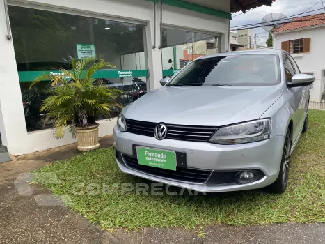 Volkswagen JETTA 2.0 TSI Highline 211cv 4 portas