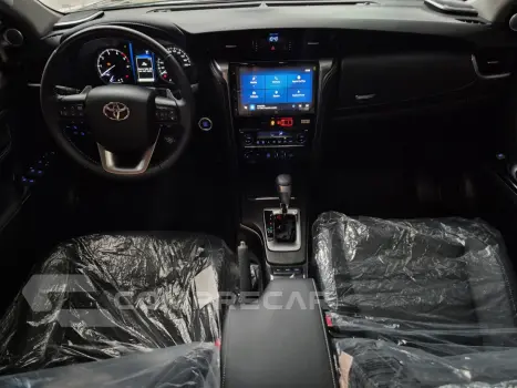 HILUX SW4 2.8 D-4D TURBO DIESEL SRX PLATINUM 7L 4X4 AUTOMÁTI