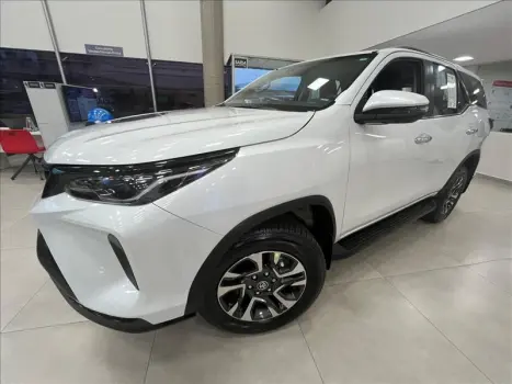 Toyota HILUX SW4 2.8 D-4d Turbo SRX Platinum 7L 4X4 4 portas