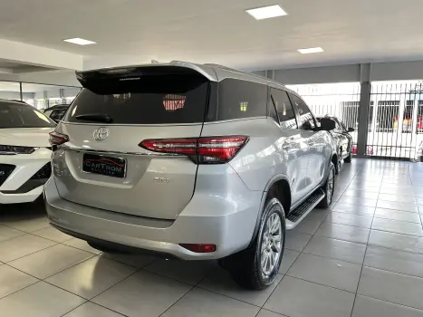 HILUX SW4 2.8 D-4d Turbo SRX 7L 4X4