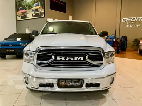 1500 5.7 V8 CLASSIC LARAMIE CABINE DUPLA 4X4 AUTOMÁTICO