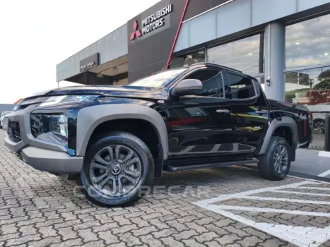 Mitsubishi L200 TRITON 2.4 16V Turbo Outdoor GLS CD 4X4 4 portas