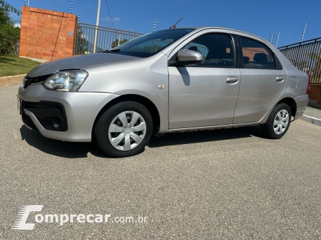 Toyota ETIOS 1.5 XS Sedan 16V 4 portas