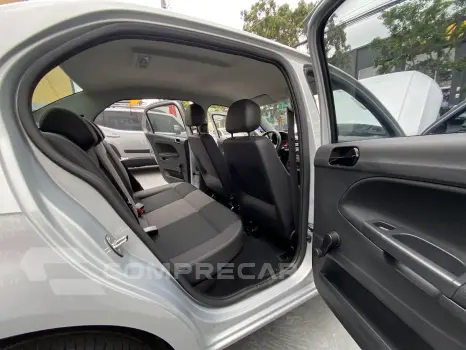 Volkswagen Voyage 1.6  Flex 8V 4P