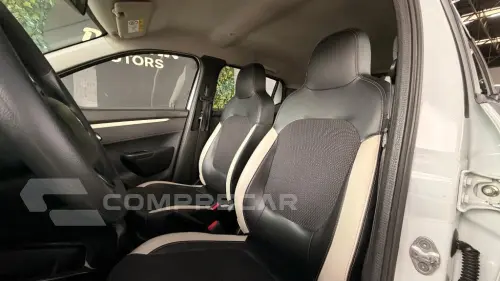 KWID Intense 1.0 Flex 12V 5p Mec.