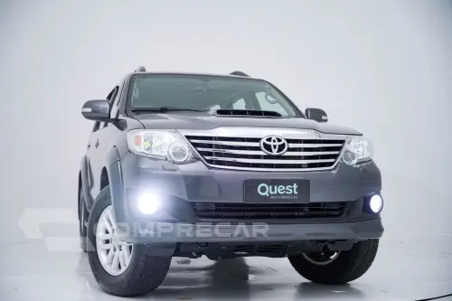 Hilux SW4 SRV D4-D 4x4 3.0 TDI Dies. Aut