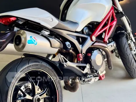 MONSTER 796