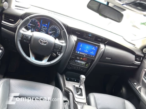 HILUX SW4 2.8 D-4D TURBO DIESEL SRX PLATINUM 7L 4X4 AUTOMÁTI