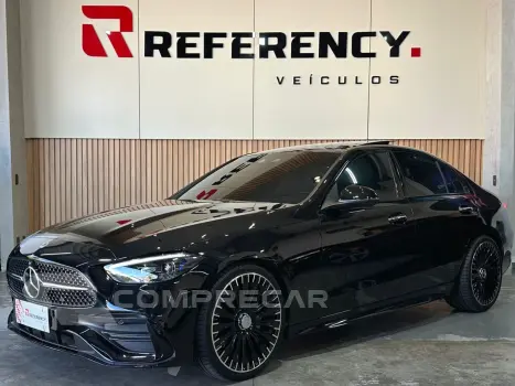 Mercedes-Benz C 300 2.0 EQ BOOST HÍBRIDO AMG LINE 9G-TRONIC 4 portas