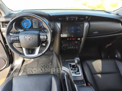 HILUX SW4 2.8 D-4D TURBO DIESEL SRX 4X4 AUTOMÁTICO