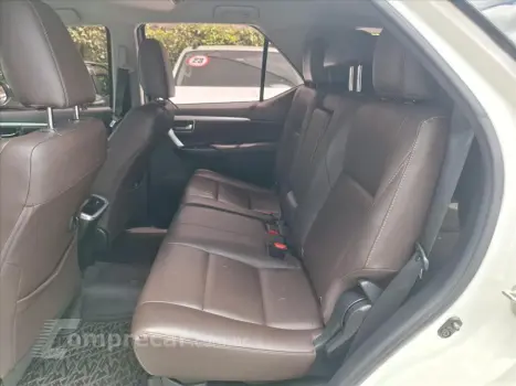 HILUX SW4 2.8 SRX 4X4 7 LUGARES 16V TURBO INTERCO