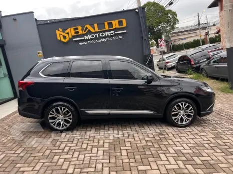 OUTLANDER 2.2 165cv Diesel Aut.