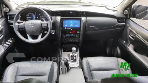 HILUX SW4 2.8 D-4D TURBO DIESEL SRX 4X4 AUTOMÁTICO