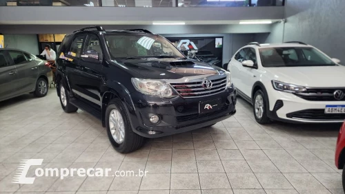 Toyota Hilux SW4 SRV D4-D 4x4 3.0 TDI Dies. Aut 4 portas