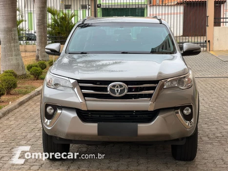 HILUX SW4 2.7 SR 4X2 7 Lugares 16V