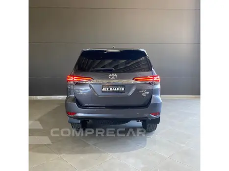 HILUX SW4 2.7 SRV 7 LUGARES 4X2 16V FLEX 4P AUTOMÁTICO