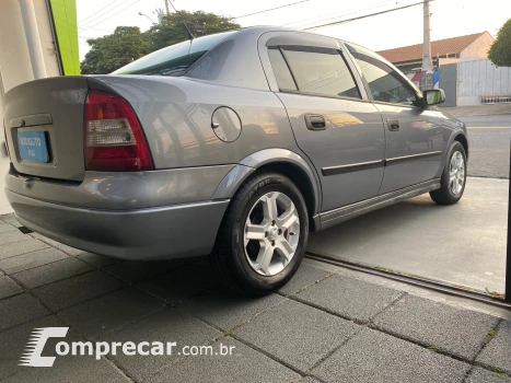 ASTRA 1.8 MPFI Sedan Comfort 8V